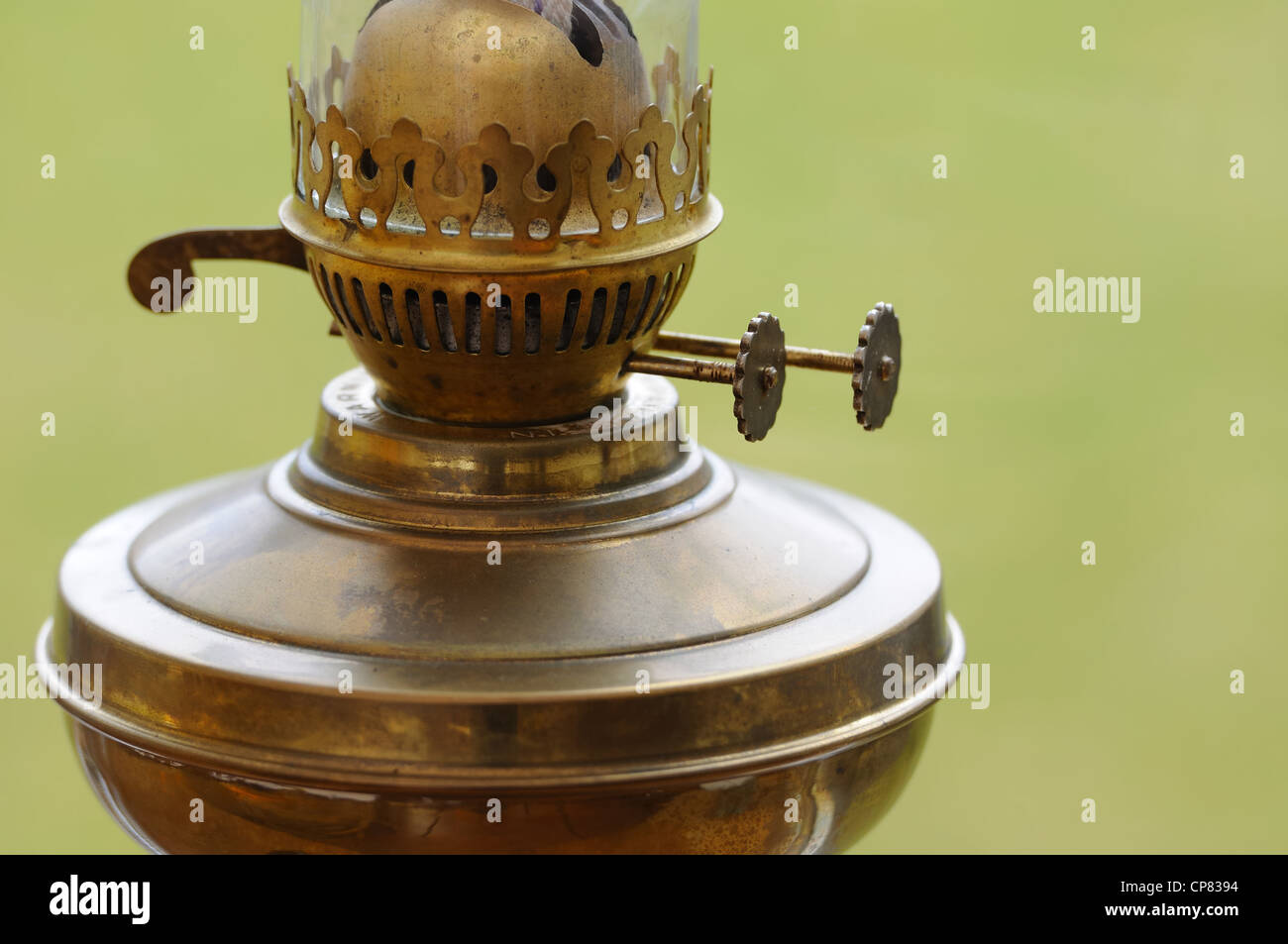 In prossimità di un vecchio paraffina (olio) lampada Foto Stock