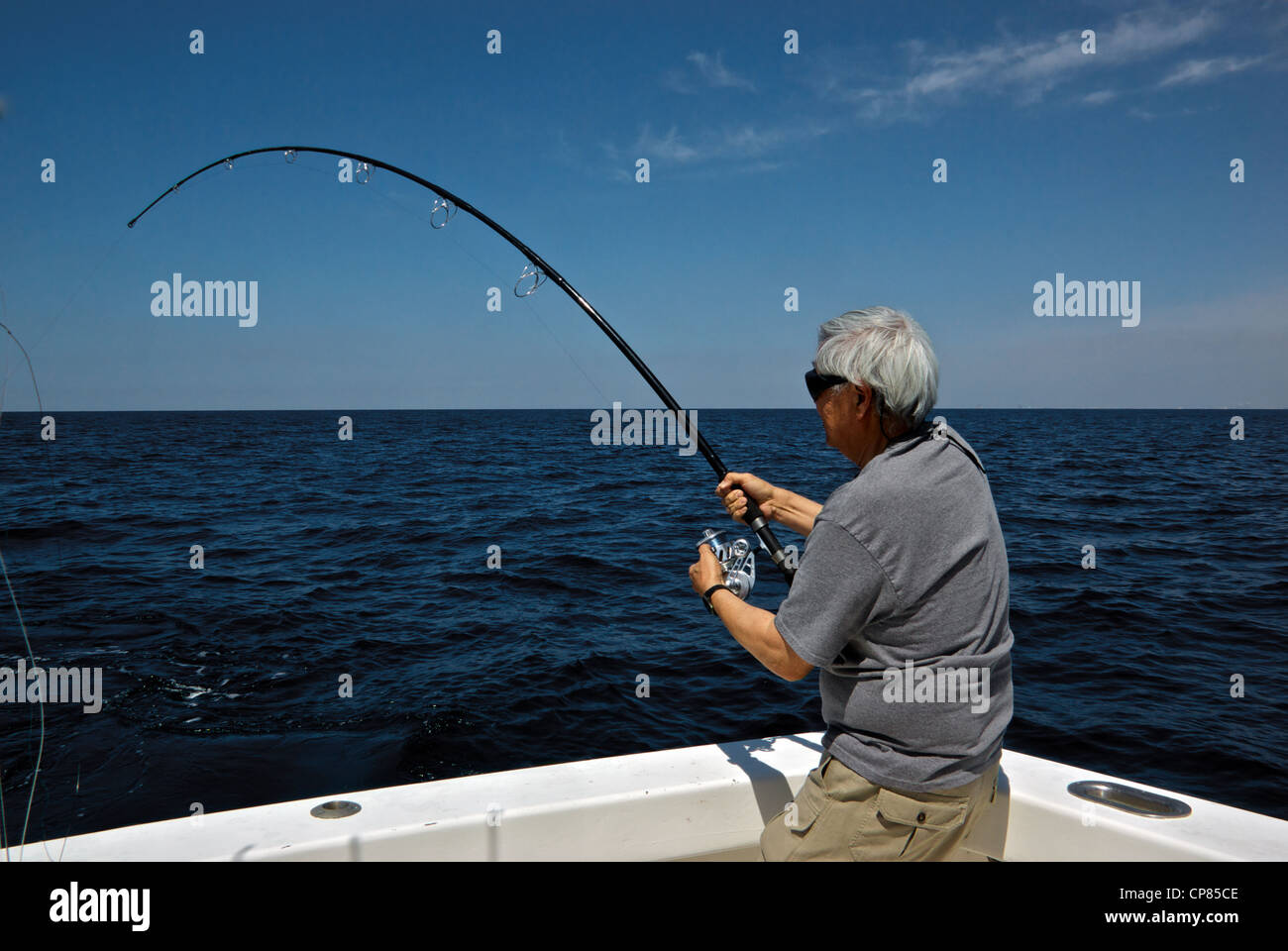 Oriental pescatore la riproduzione di pesci nell'offshore profondo mare pesca sportiva Golfo del Messico Foto Stock