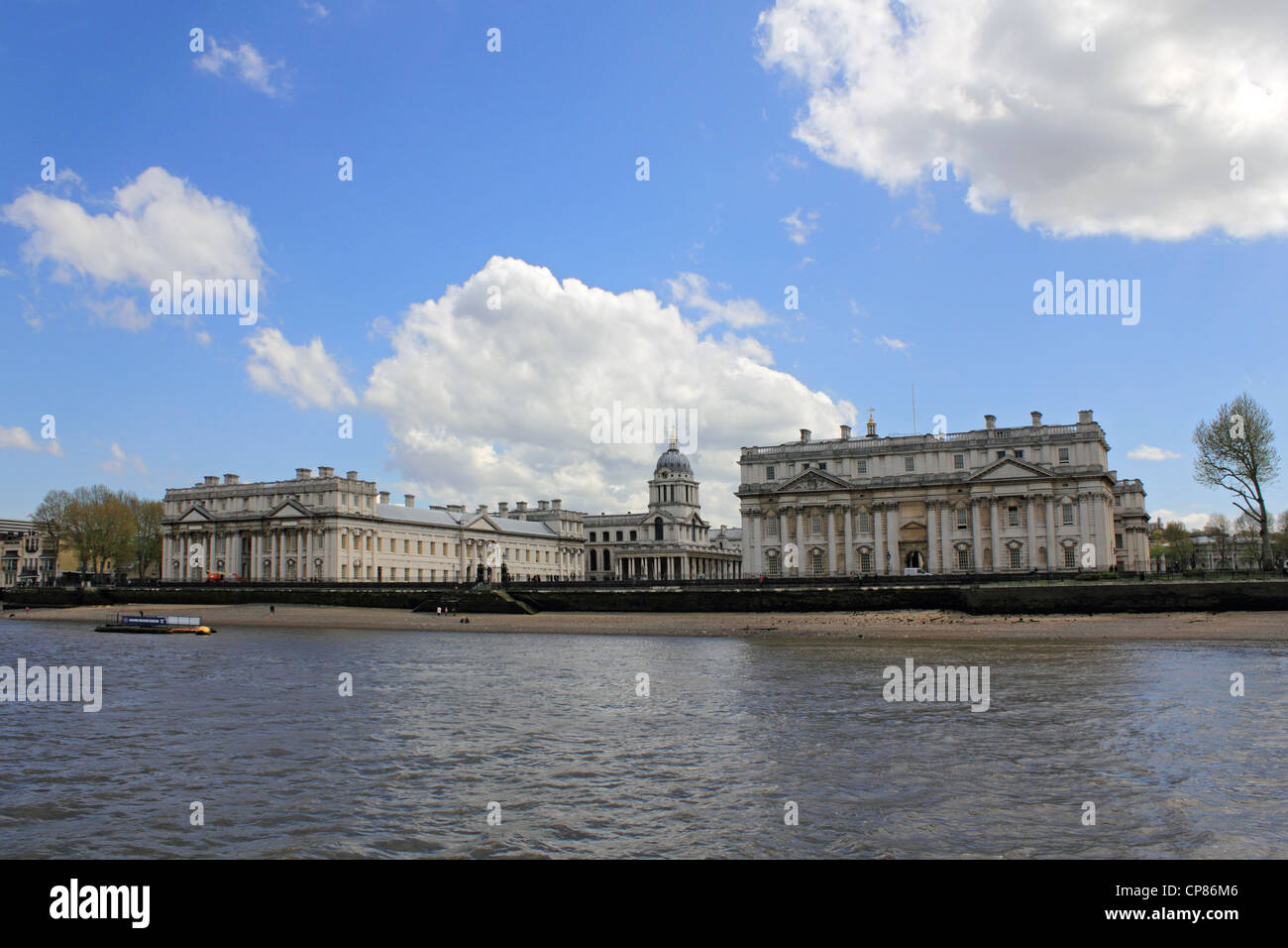 La Old Royal Naval College sul Fiume Tamigi a Greenwich Londra Inghilterra REGNO UNITO Foto Stock