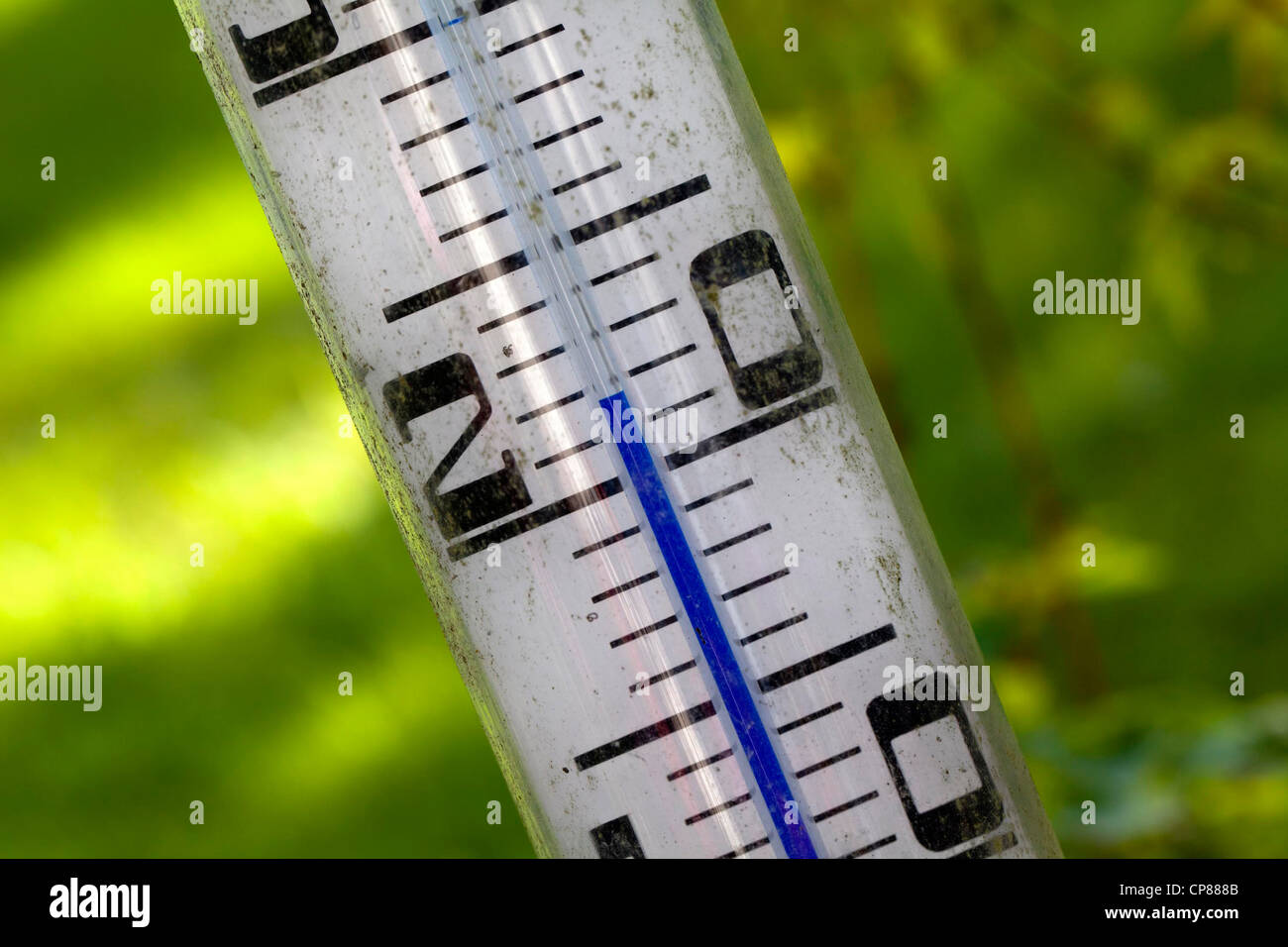 Ein Außen-termometro zeigt 22° Celsius un termometro, Foto Stock