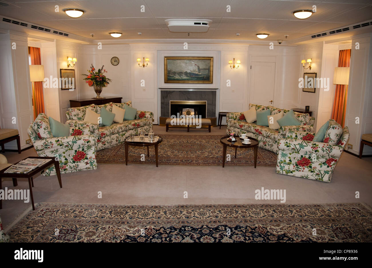 Lo stato sala da disegno all'interno del Royal Yacht Britannia Edinburgh Foto Stock