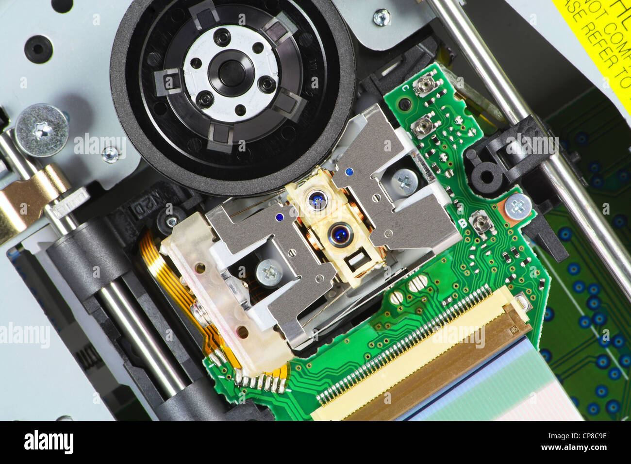 Il moderno blu-ray unità laser per la lettura di Blu-ray e DVD dei dischi. La produzione di massa. Messa a fuoco selettiva. Foto Stock