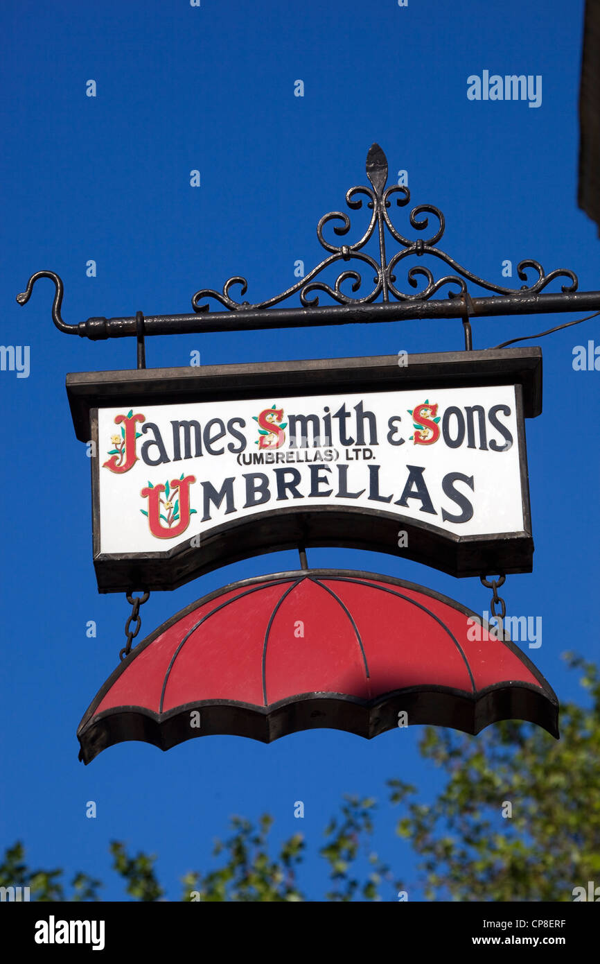 Segno ornati fuori James Smith and Sons Ombrello Shop Foto Stock