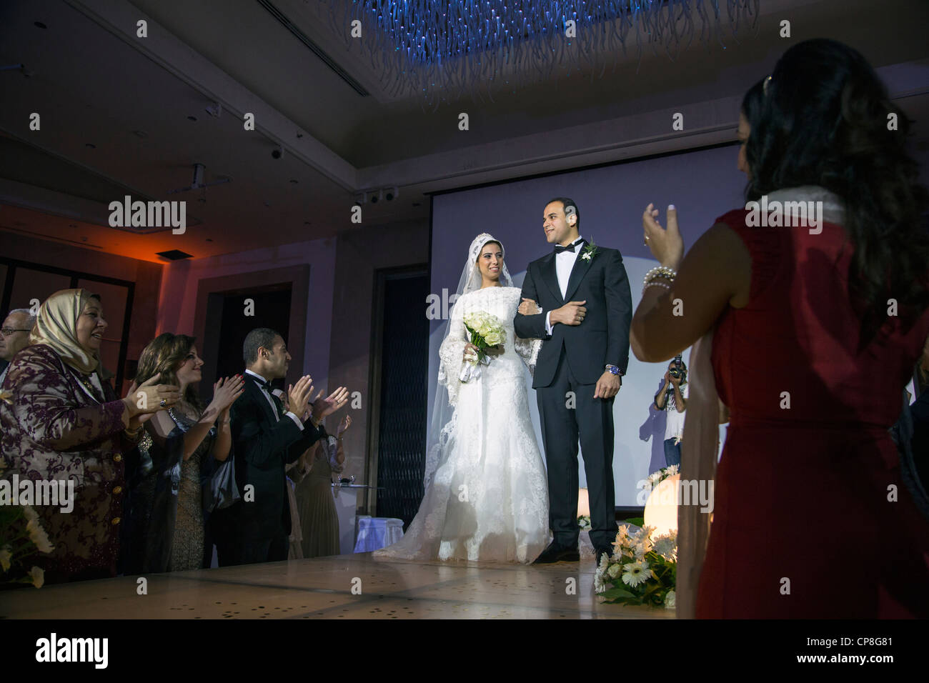Processione dello sposo e della sposa al matrimonio egiziano al Cairo, Egitto Foto Stock