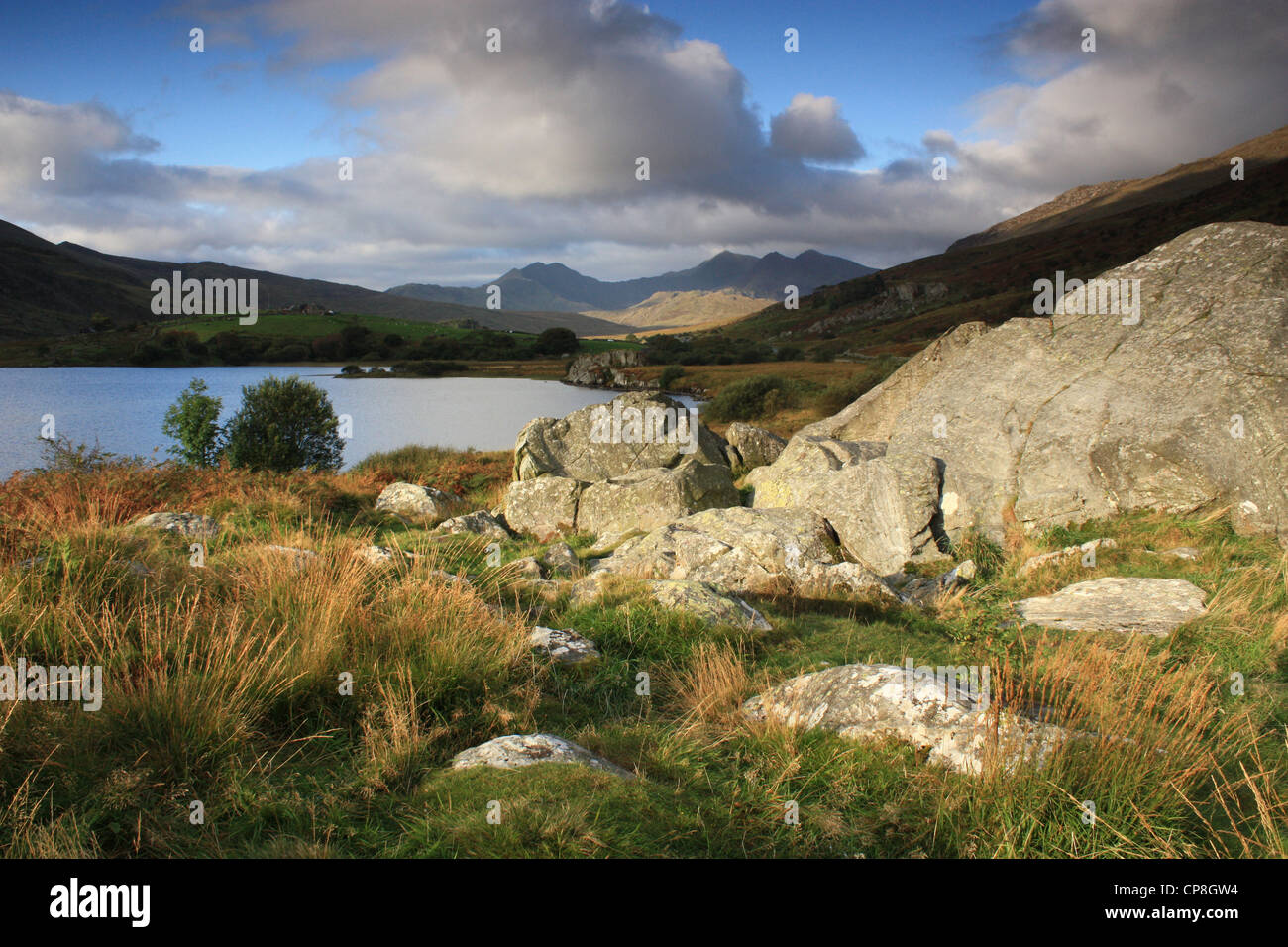 Vista la mattina del Llyn Mymbyr nel Parco Nazionale di Snowdonia, Wales, Regno Unito Foto Stock
