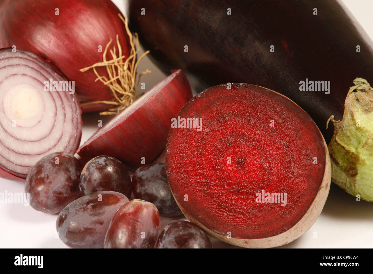 Rosso scuro viola scuoiati verdure Cibi Foto Stock