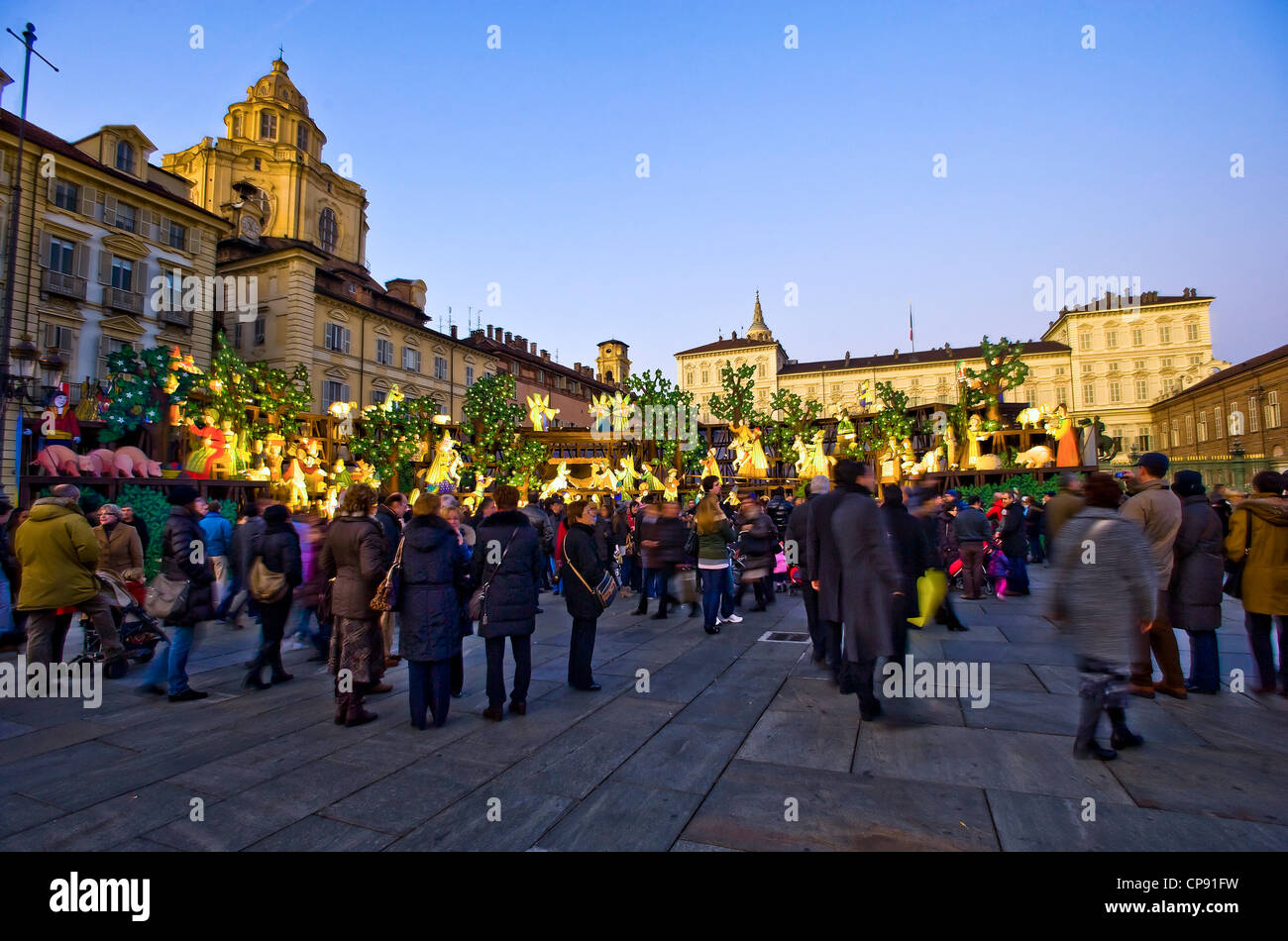 Italia Piemonte Torino Piazza Castello a Natale durante l'esposizione della Natività di Luzzati Foto Stock