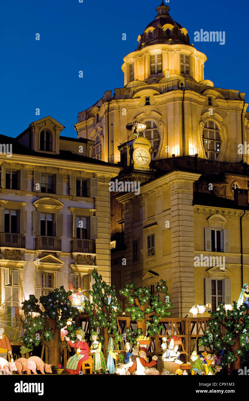 Italia Piemonte Torino Piazza Castello a Natale durante l'esposizione della Natività di Luzzati Foto Stock