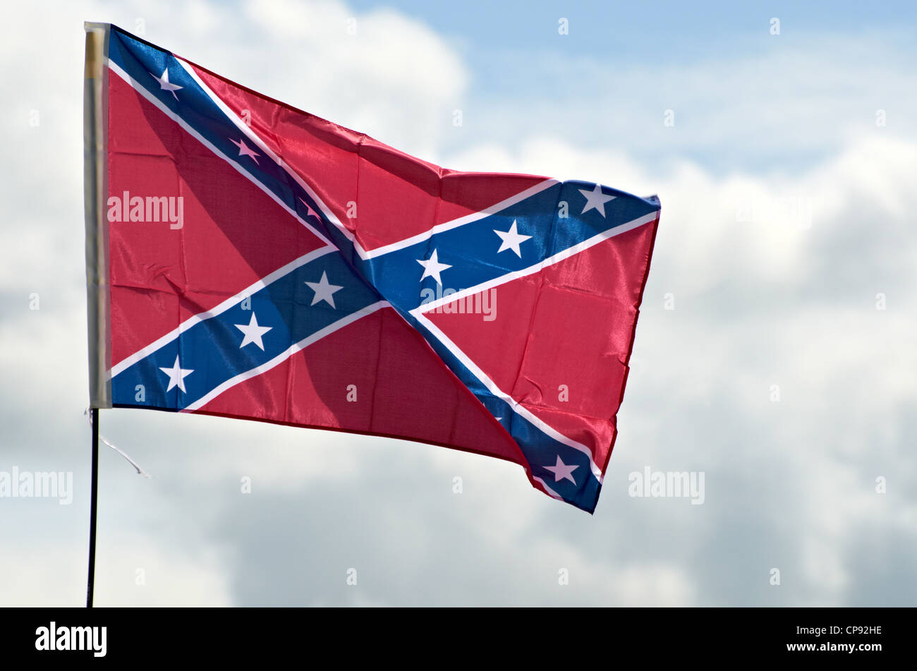 Americana bandiera confederato che fluttua nel vento. Foto Stock