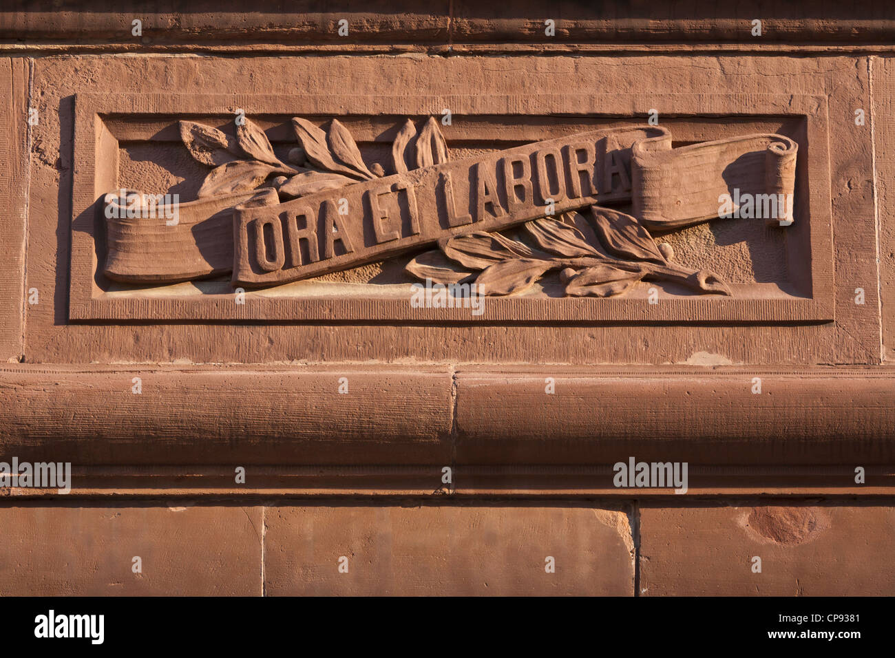 In Germania, in Turingia, Muhlhausen, Testo pregare e lavorare, close up Foto Stock