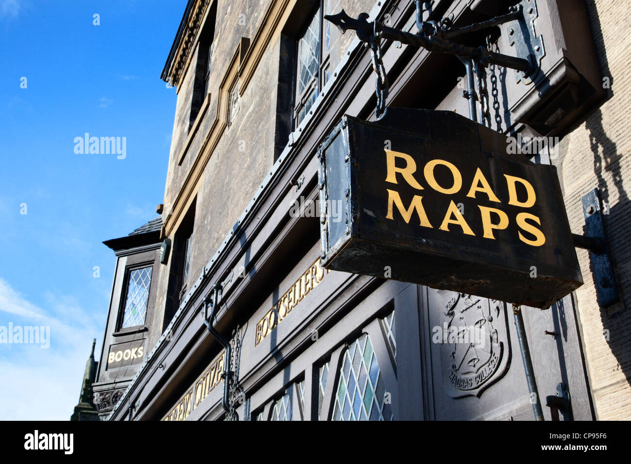 Mappe stradali segno a J e G Innes Cartolaio e bookshop su South Street St Andrews Fife Scozia Scotland Foto Stock