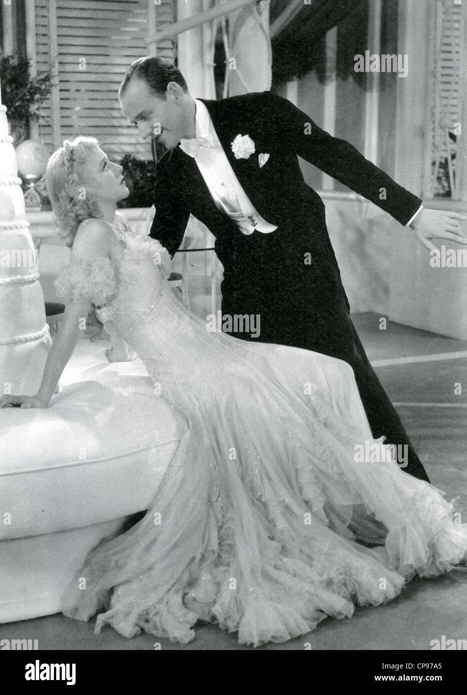 Il GAY DIVORCEE 1934 RKO film musicale con Ginger Rogers e Fred Astaire al  termine del loro 'Notte e giorno " Sequenza di danza Foto stock - Alamy