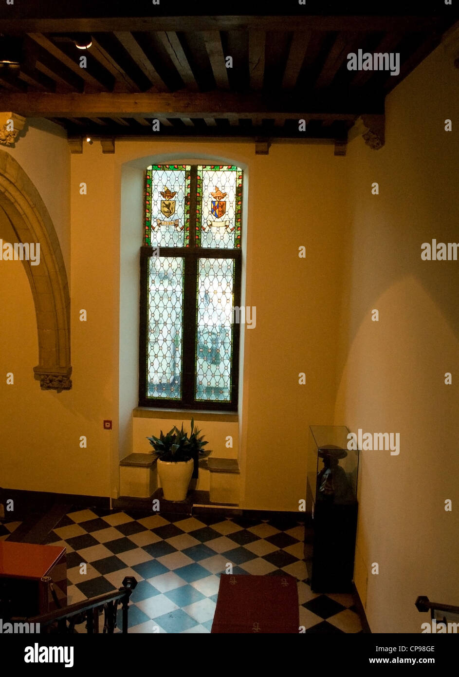 Municipio di Brugge - scale dal piano terra Foto Stock