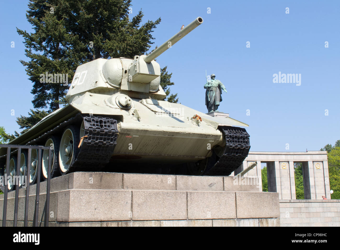 Berlino - La guerra russa Memorial e il serbatoio. 17 Juni Strasse Foto Stock