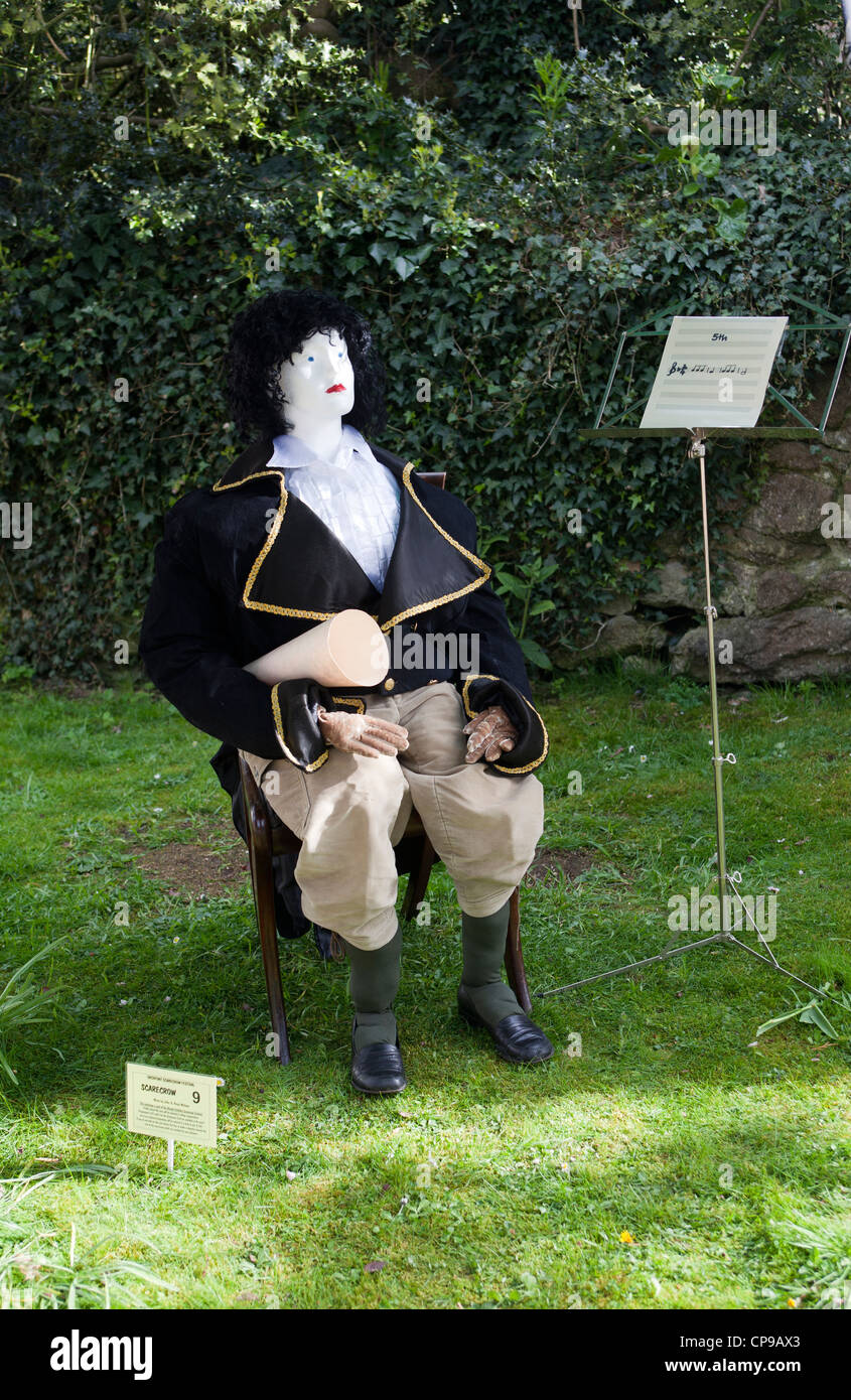 The scarecrow Festival al villaggio Urchfont Foto Stock