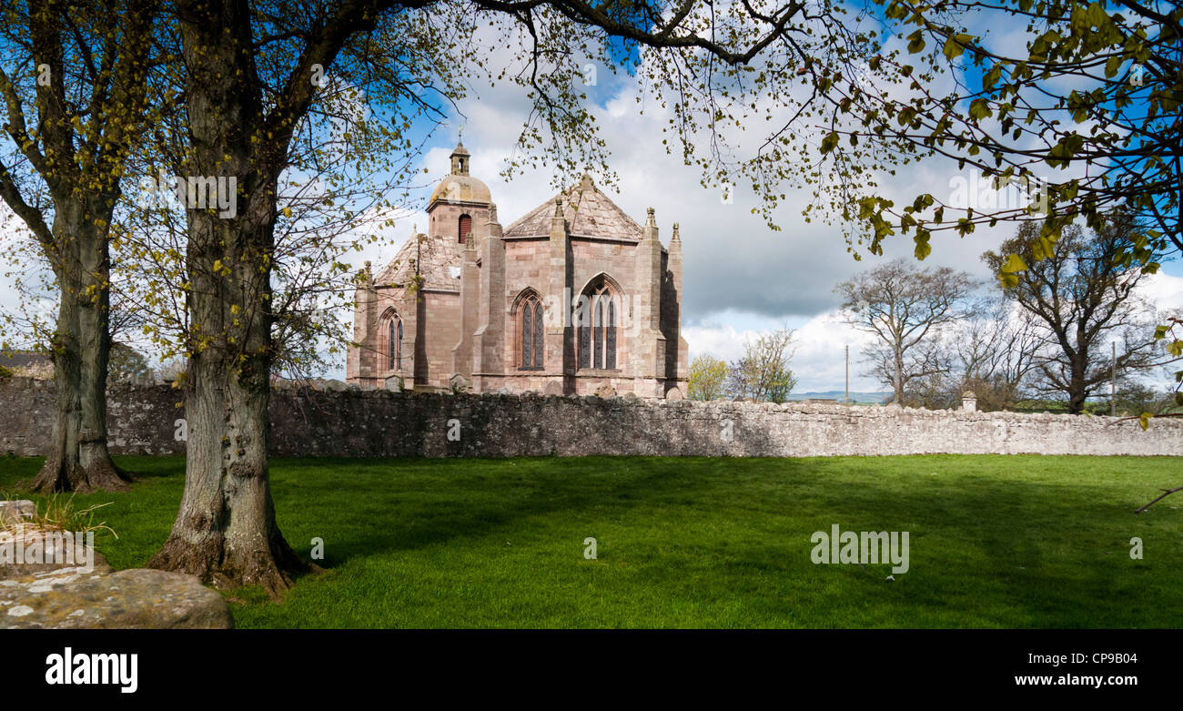 Ladykirk chiesa costruita su ordine del re Giacomo IV di Scozia Foto Stock