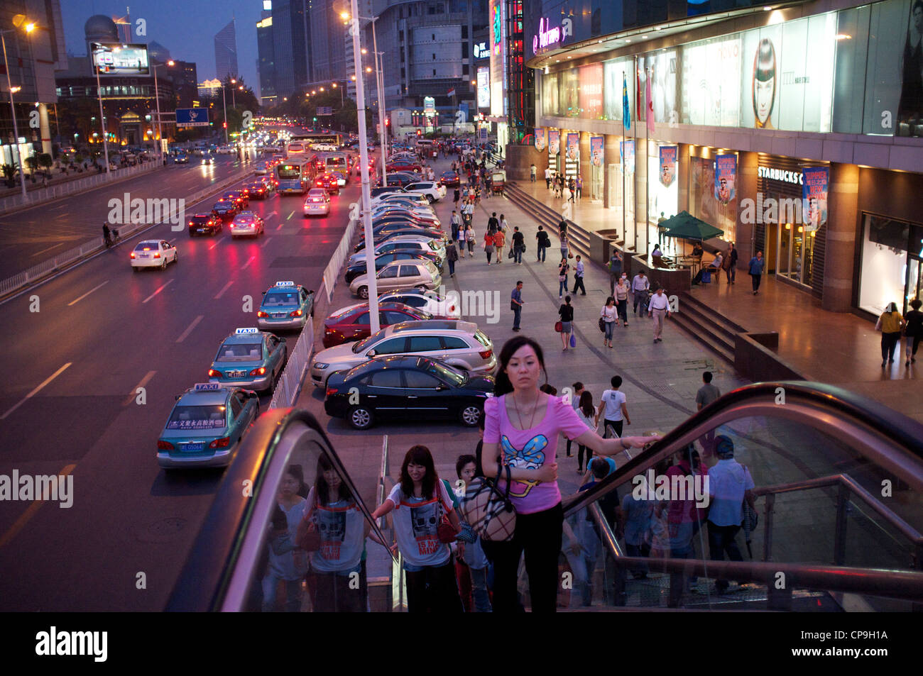 La strada dello shopping di Tianjin, Cina. 07-Maggio-2012 Foto Stock