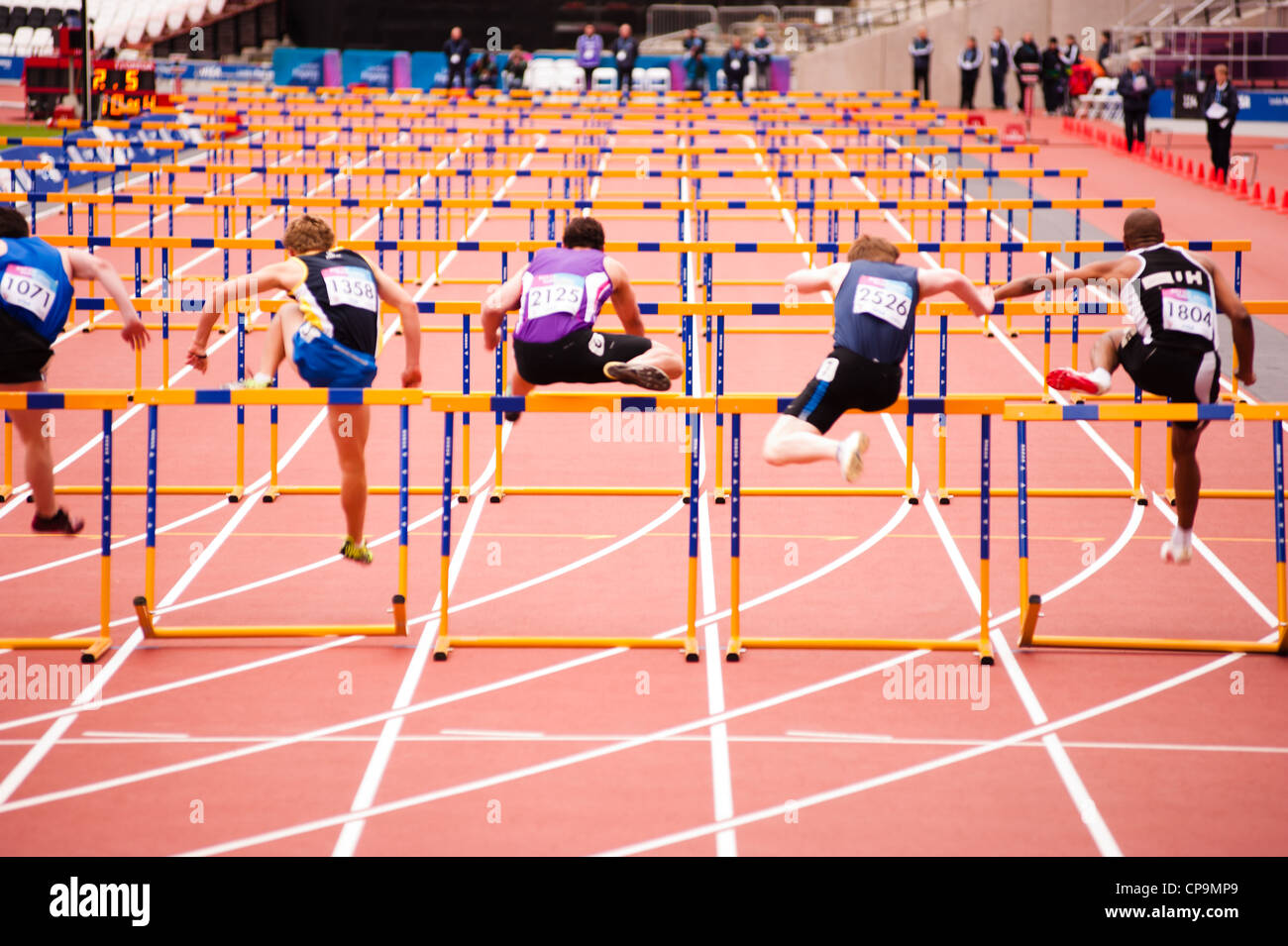 Uomini 110m ostacoli durante il London prepara serie all'Olympic Park a Londra il 6 maggio 2012. Foto Stock