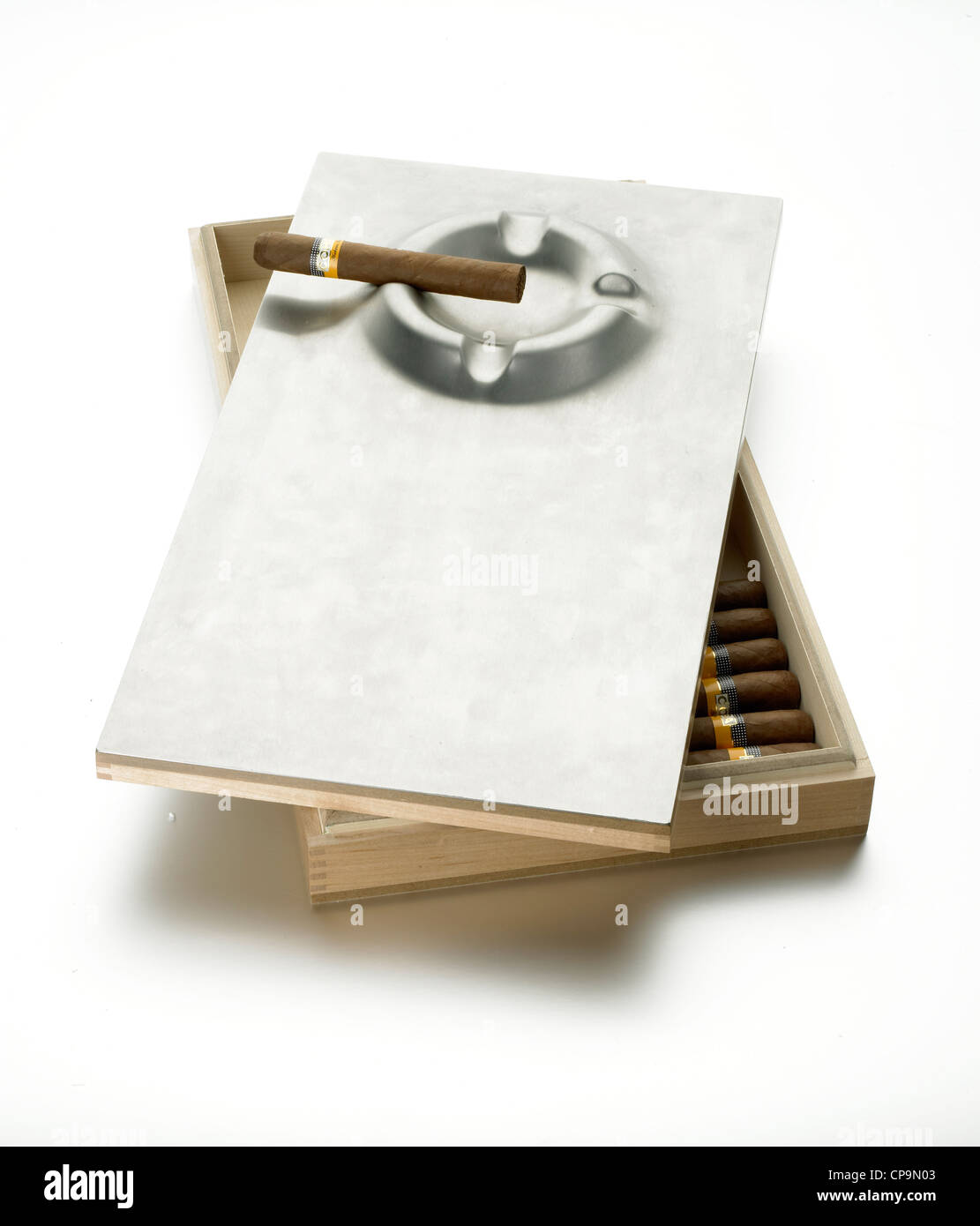 Astuccio per sigari humidor e posacenere Foto Stock