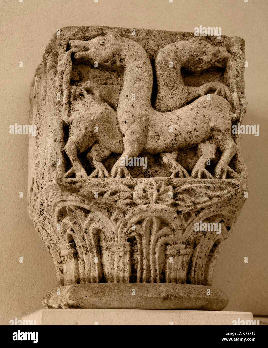 Capitale abbazia benedettina chiesa di San Pietro Flavignio Borgogna XI secolo Francia francese Foto Stock