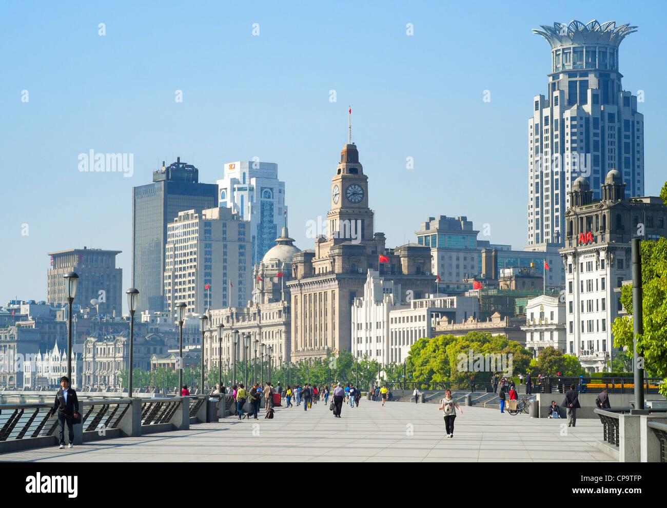 Edifici storici lungo il Bund a Shanghai in Cina Foto Stock