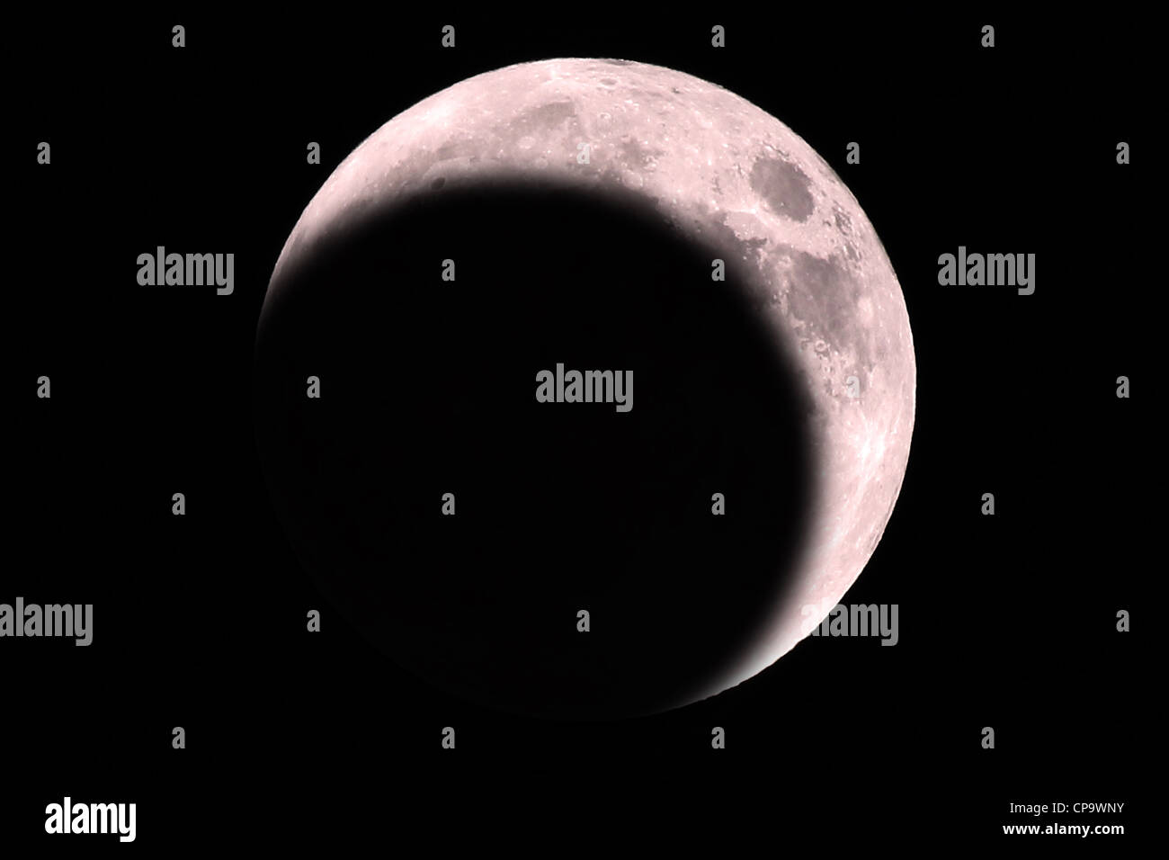 Un Rosso Lunar Eclipse. Queste le eclissi si verificano quando la terra è direttamente tra il sole e la luna, proietta la sua ombra sulla luna. Foto Stock