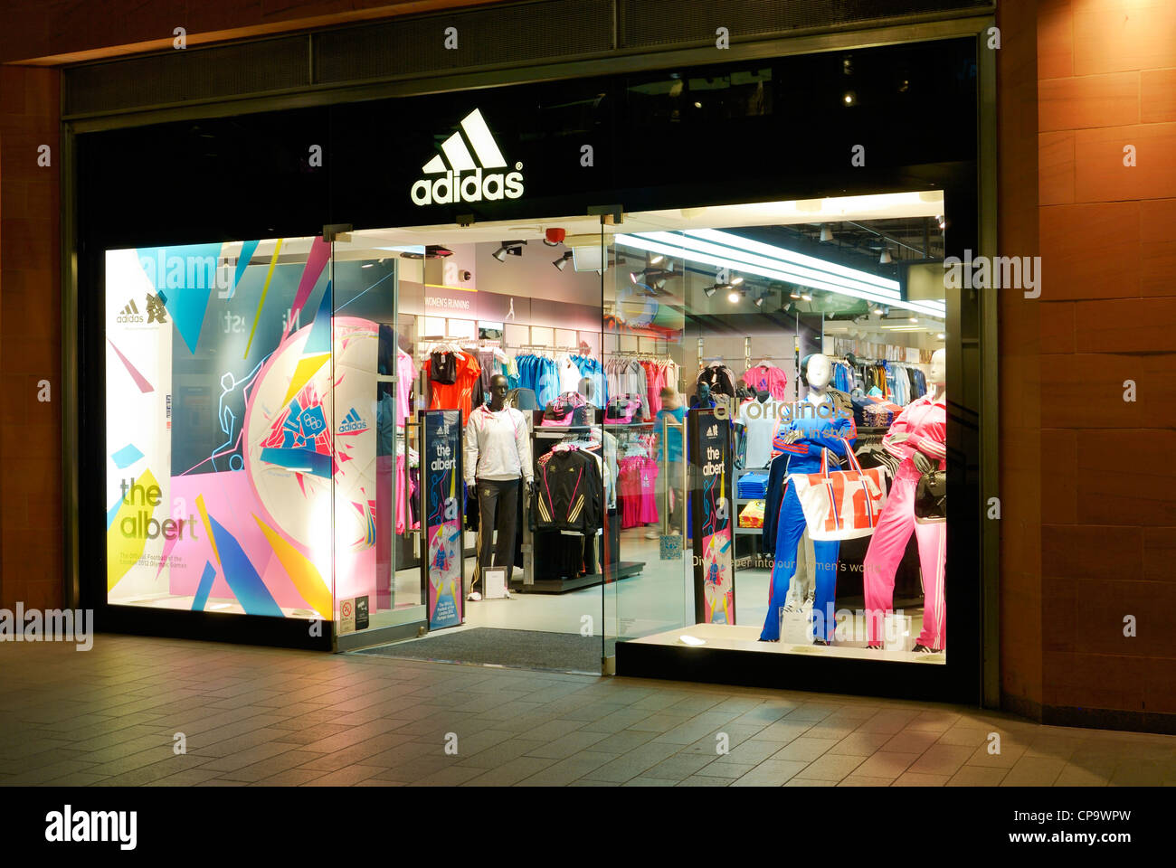 Adidas Shop Immagini e Fotos Stock - Alamy