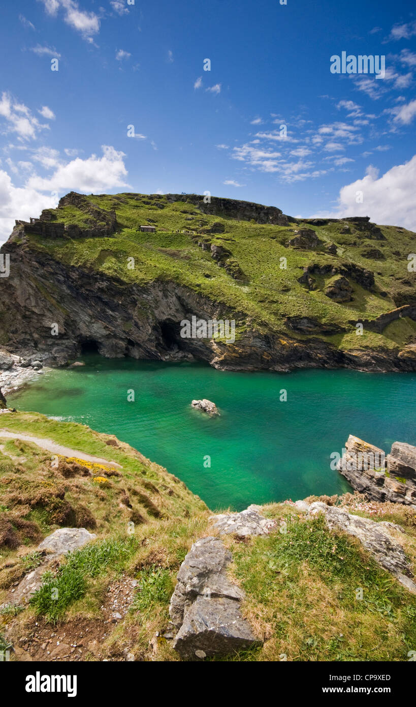 Le scogliere e castello di Tintagel in Cornovaglia, England, Regno Unito Foto Stock