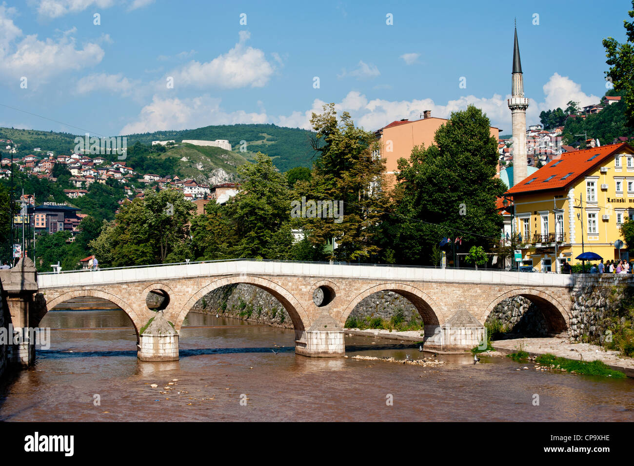 Latino-ponte sul fiume Miljacka, luogo dove è stato ucciso il arciduca Franz Ferdinand. Sarajevo. La Bosnia Erzegovina. Balcani. Foto Stock