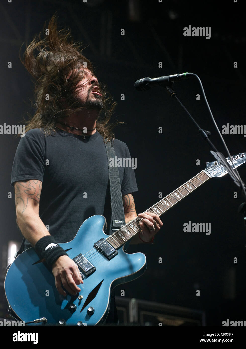 Dave Grohl front man per i Foo Fighters Live at Wembley Arena 2010 Foto Stock