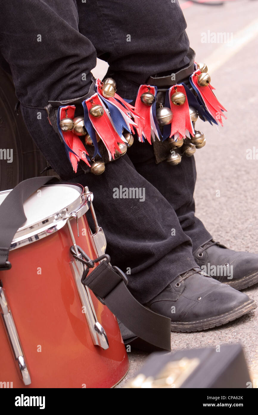 Morris dancing, Whitstable giorno di maggio celebrazioni, Kent, England, Regno Unito Foto Stock