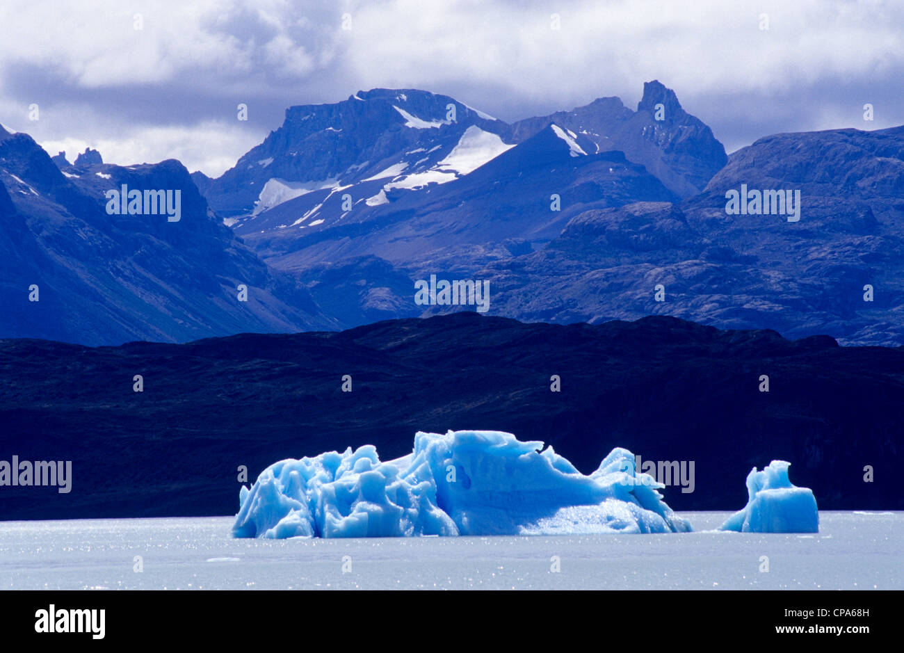 Iceberg vicino Ghiacciaio Upsala. Lago Argentino. Parco nazionale Los Glaciares. Santa Cruz provincia. La Patagonia. Argentina. Foto Stock