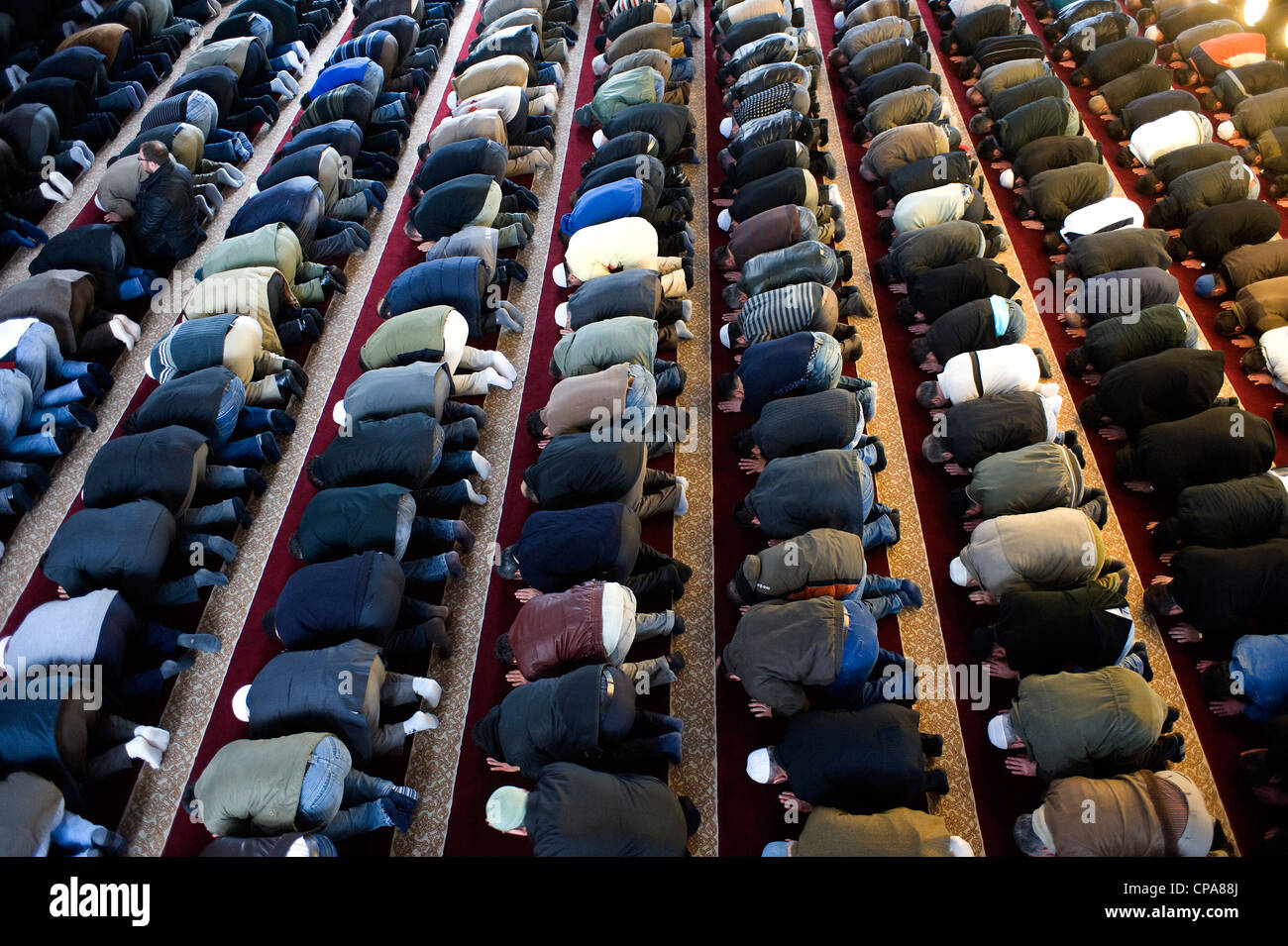 La preghiera del Venerdì nella moschea Ditib-Merkez, Duisburg, Germania Foto Stock