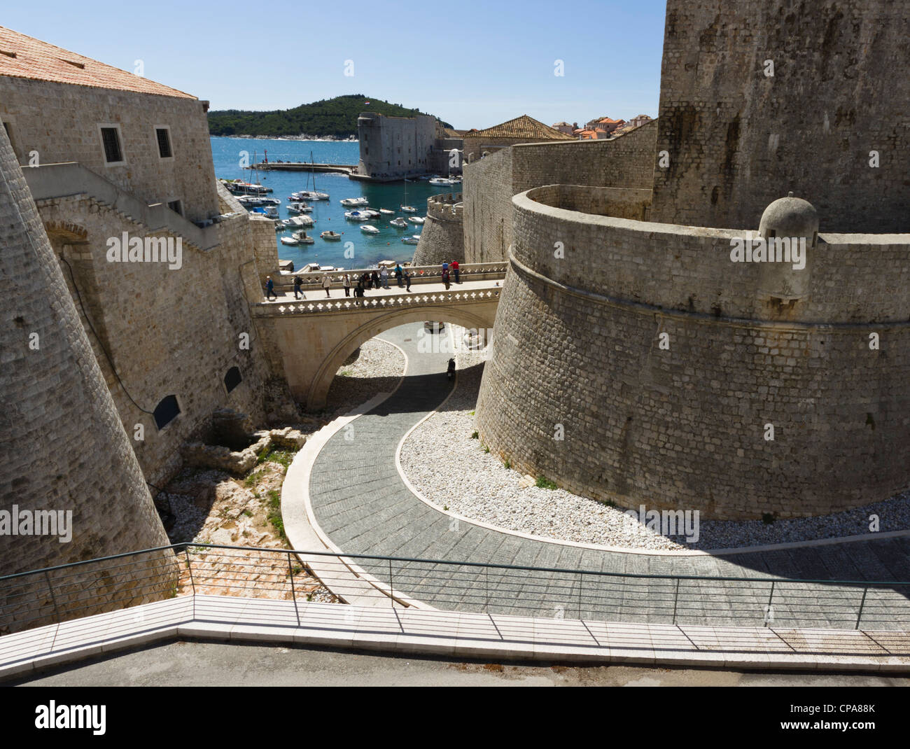 Dubrovnik Croazia - ponte al cancello PLOCE. Fortezza Revelin. Foto Stock