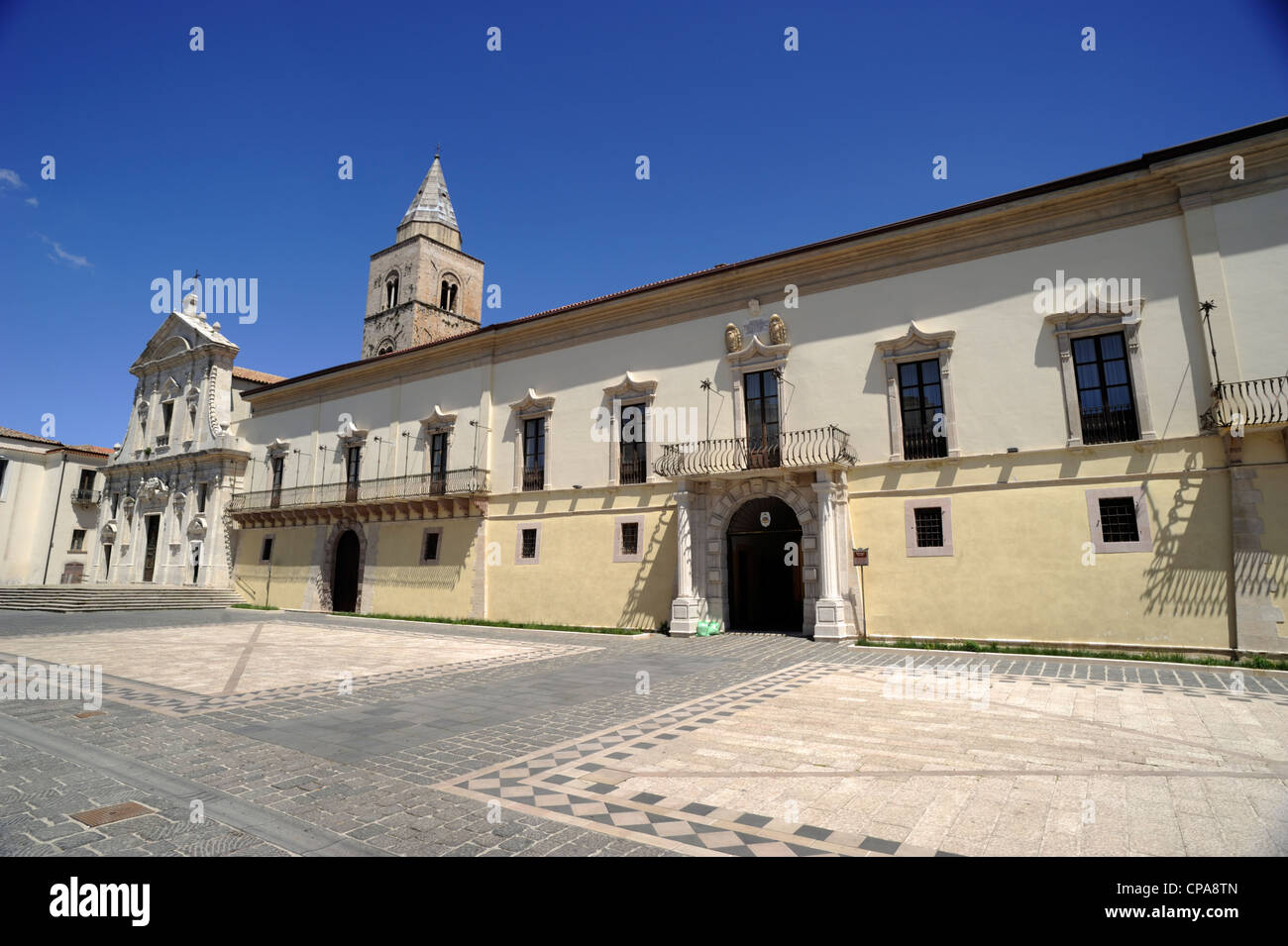 Italia, Basilicata, Melfi, cattedrale e palazzo vescovile Foto Stock
