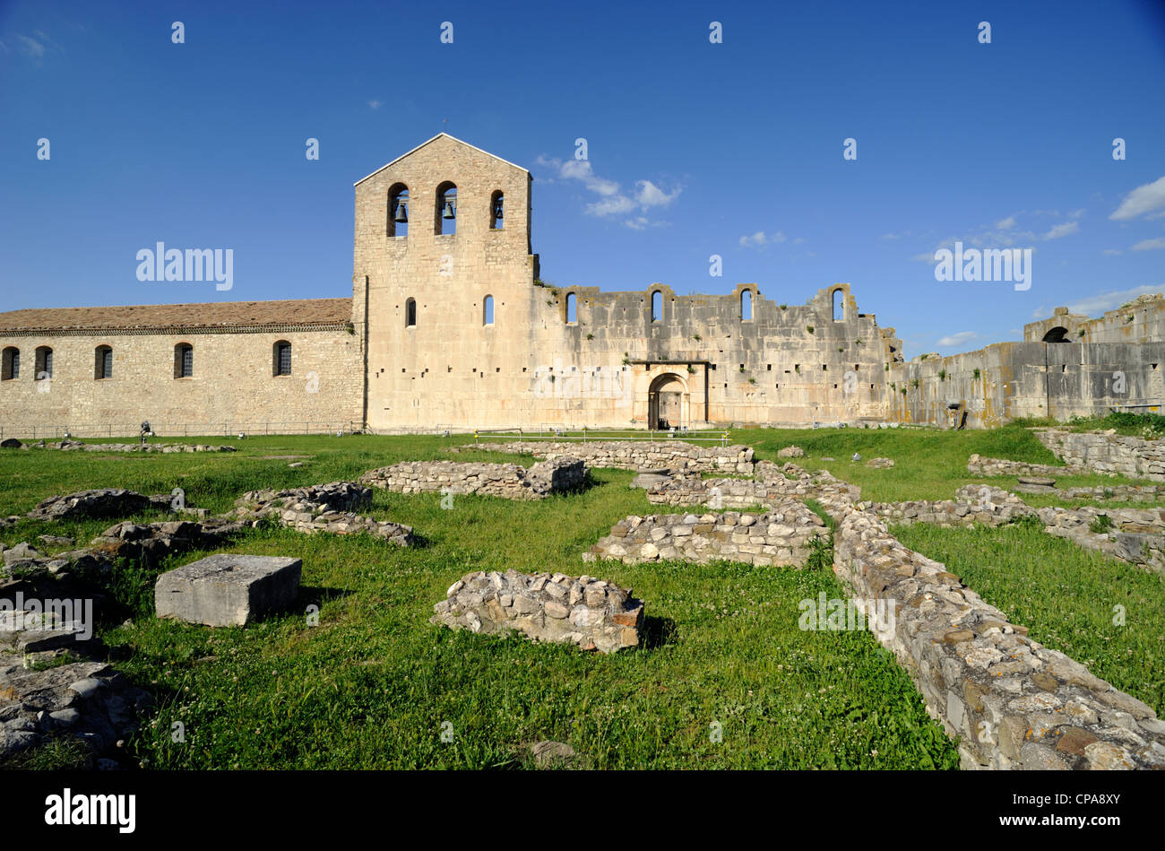 Italia, Basilicata, venosa, parco archeologico, rovine paleocristiane e chiesa medievale Foto Stock