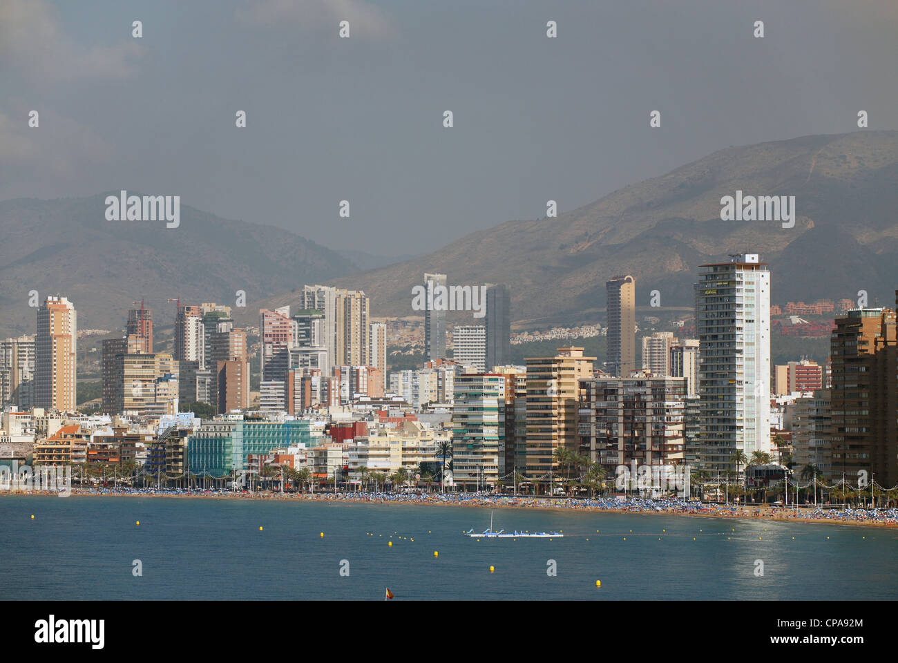 Skyline di l'hotel e la spiaggia di Benidorm Spagna Foto Stock