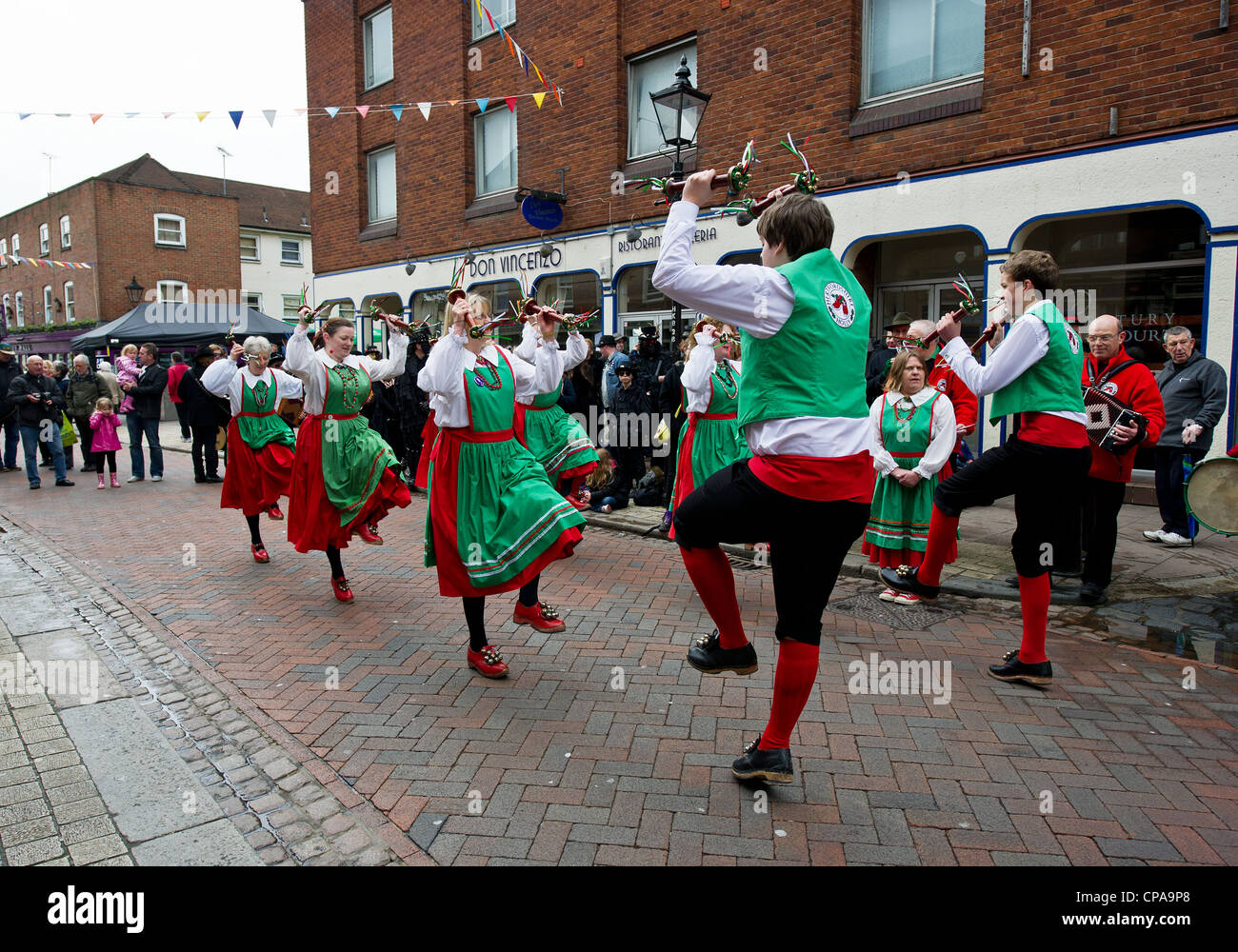 Hertfordshire Holly Morris balli presso il Festival spazia in Rochester Foto Stock