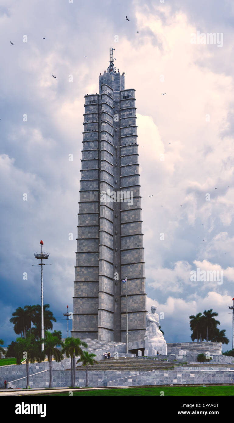 Piazza della Rivoluzione e il Jose Marti Monumento a l'Avana, Cuba con un bellissimo cielo Foto Stock