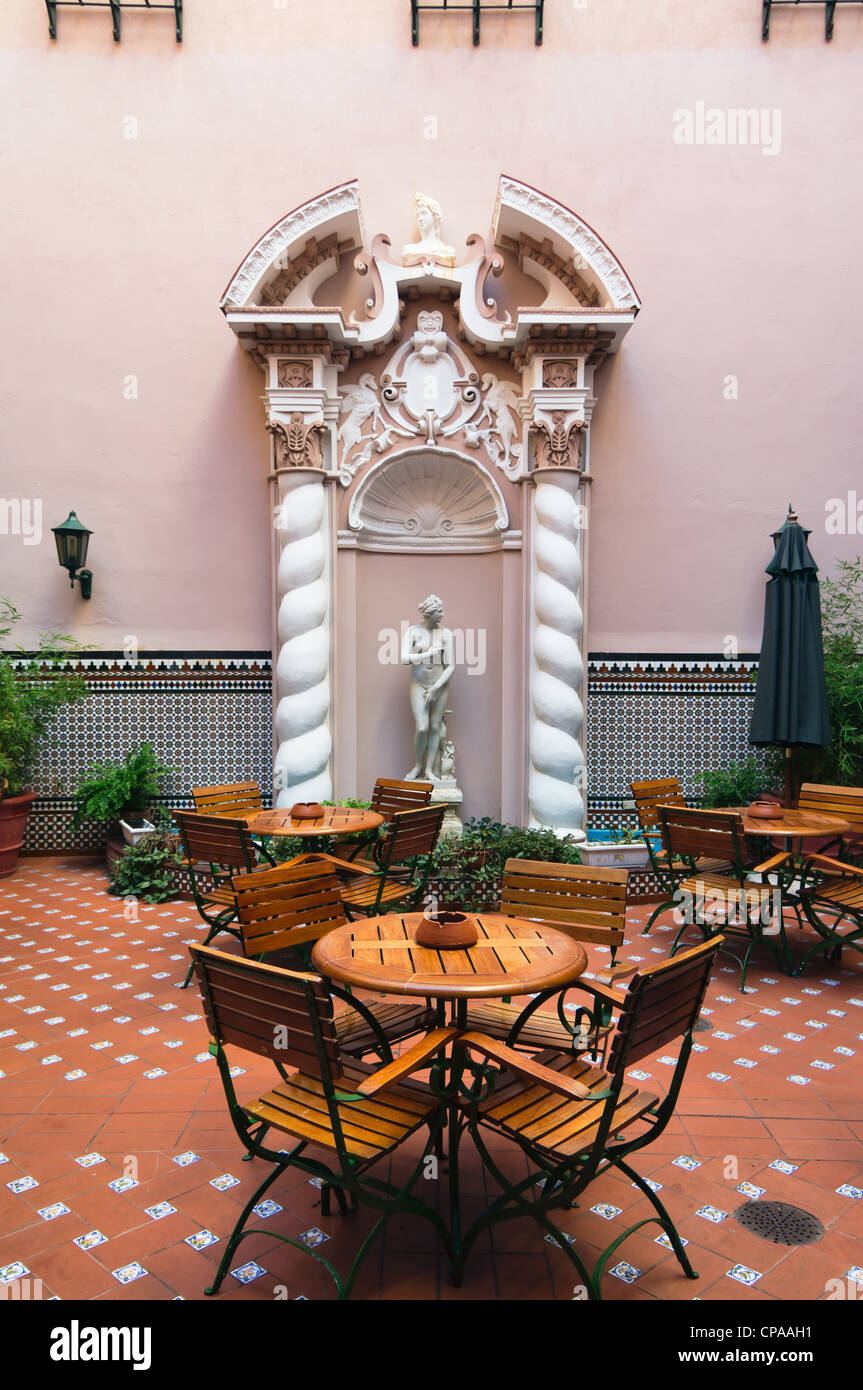 L'Avana, Cuba, il cortile del vecchio hotel Sevilla Foto Stock