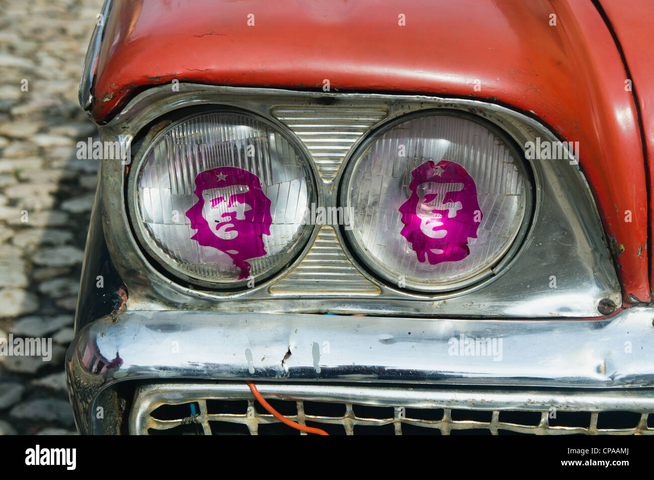 Vecchia auto cubano con Che luci Foto Stock
