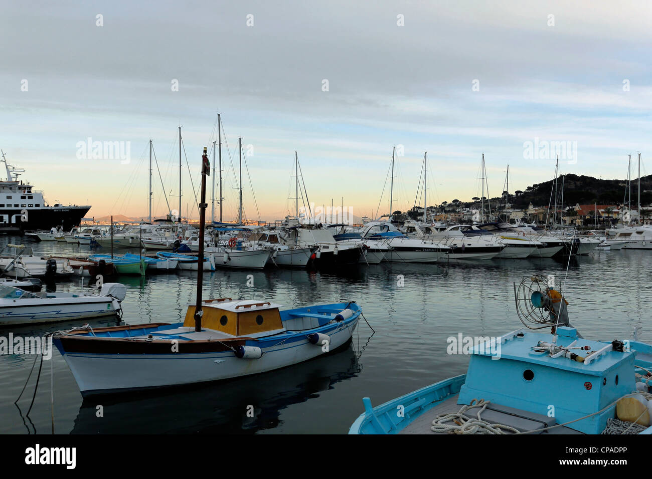 Islandburner Quadro Su Tela 'Barche Nel Porto Di Napoli' – Stampa Artistica 100x57 Cm Per Soggiorno E Ufficio, Made In Germany