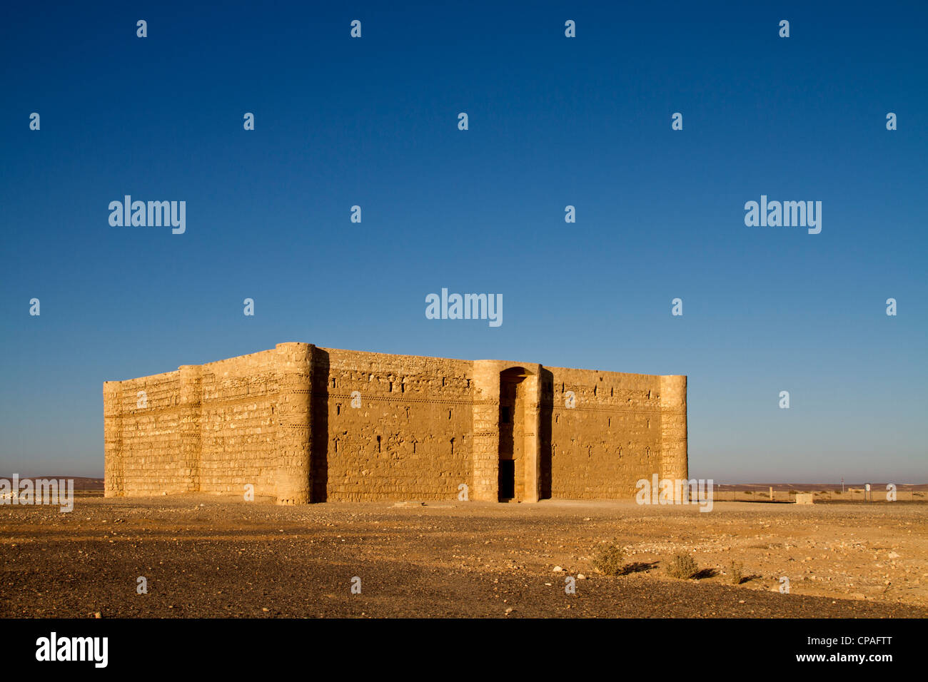 Qasr Kharana, castello nel deserto in Giordania Foto Stock
