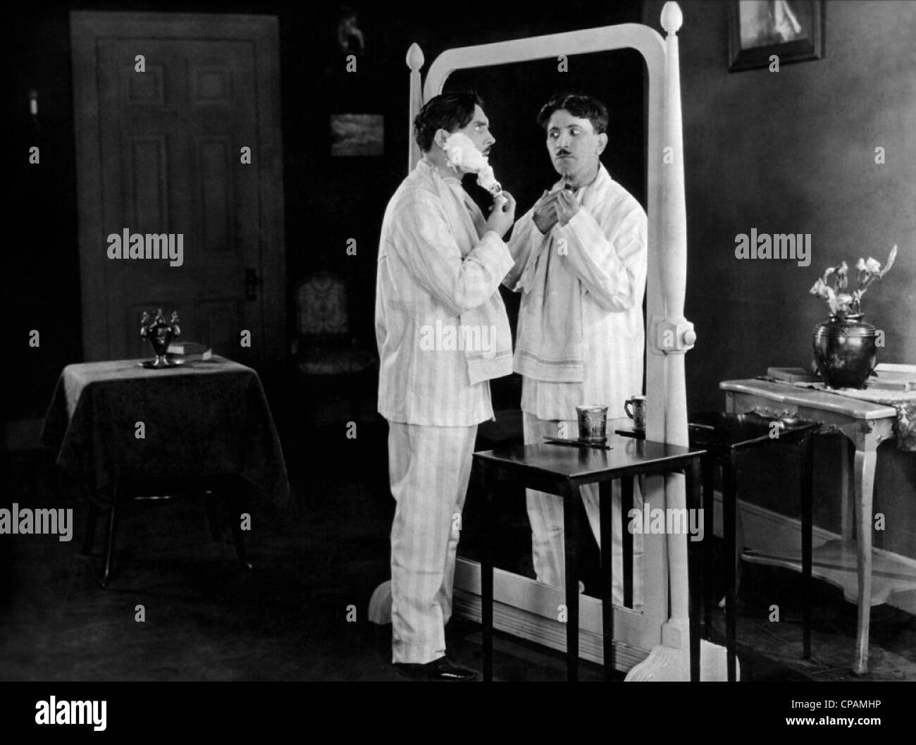 Sette anni di sfortuna (1921) Max Linder Max Linder (DIR) 002 COLLEZIONE MOVIESTORE LTD Foto Stock