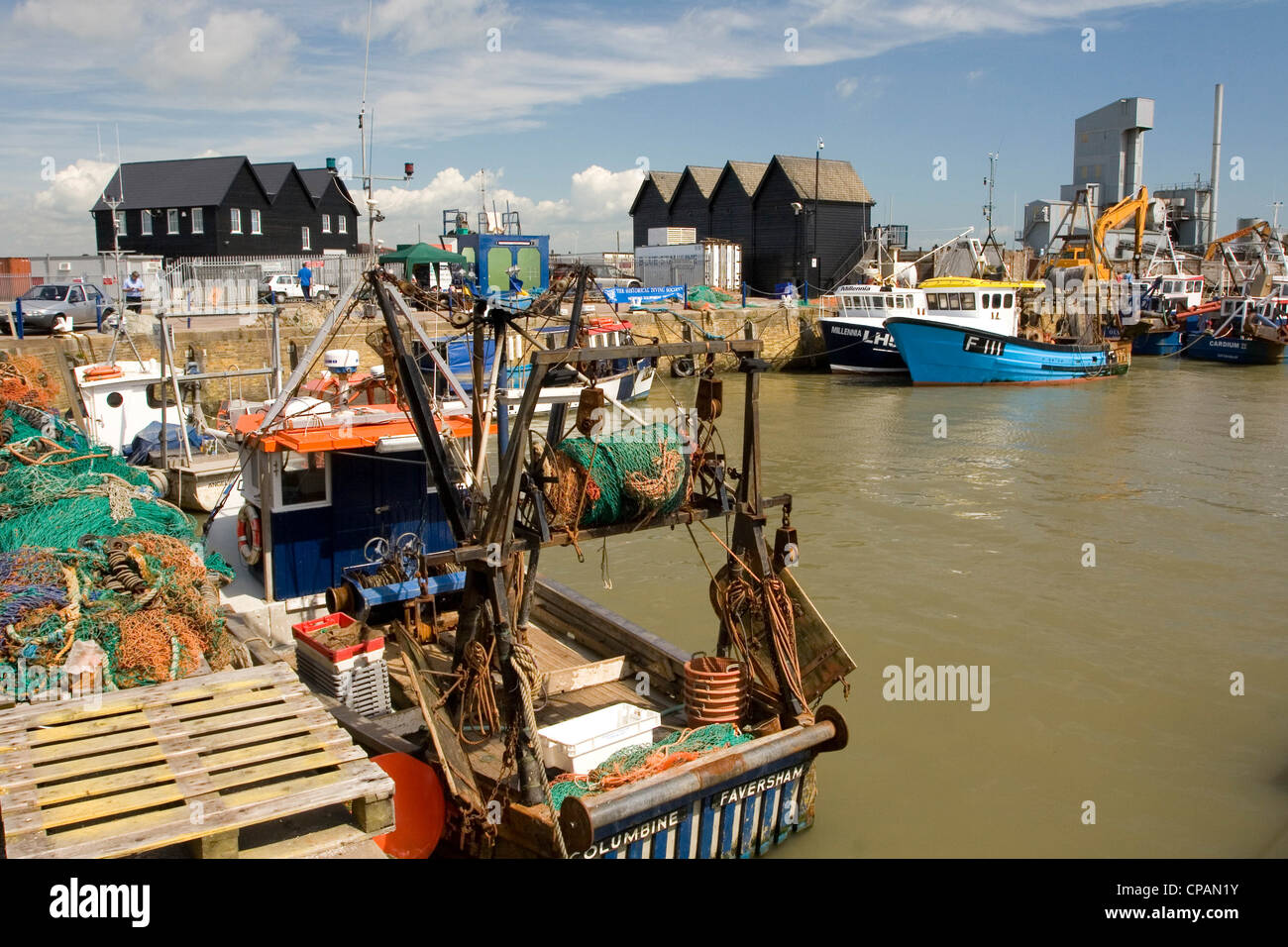 Barche da pesca nel porto di whitstable kent, England, Regno Unito Foto Stock