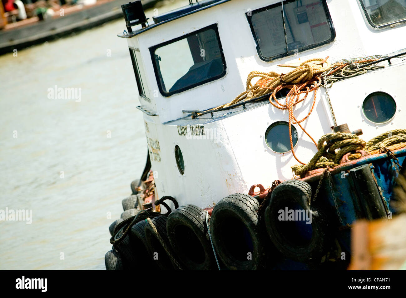 Barca nel porto di whitstable kent, Inghilterra, Regno Unito , Signora Irene Foto Stock