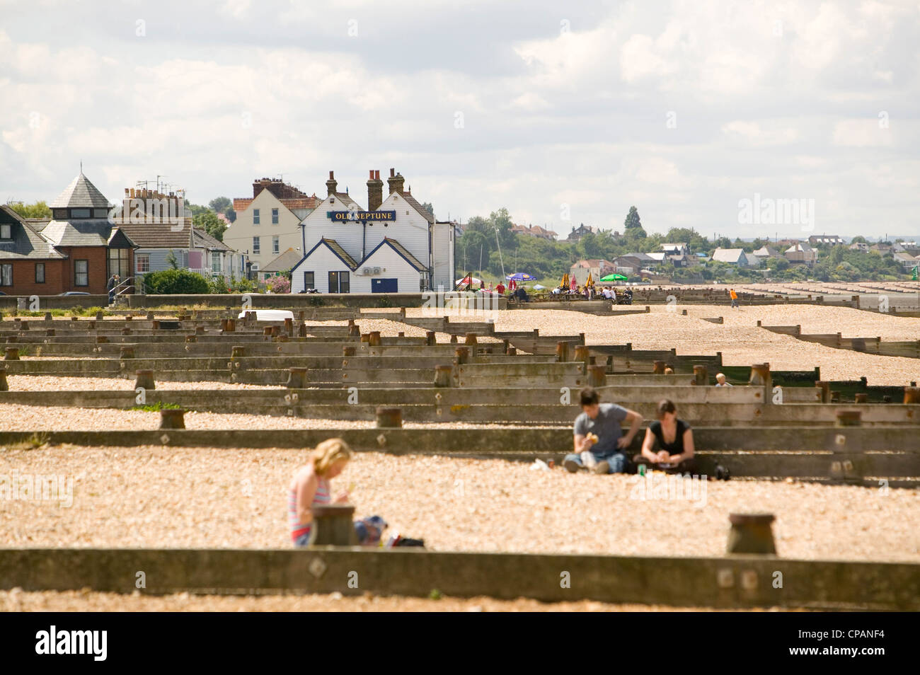 Per coloro che godono di Whitstable Beach, Kent REGNO UNITO, vecchio Neptune, Pub Foto Stock