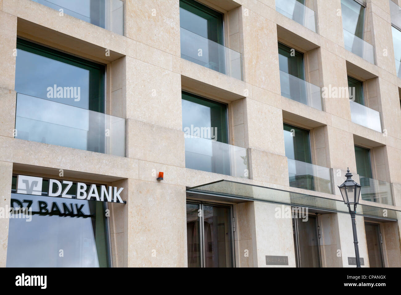 DZ Bank sulla Pariser Platz, architetto Frank O. Gehry, Berlino, Germania Foto Stock