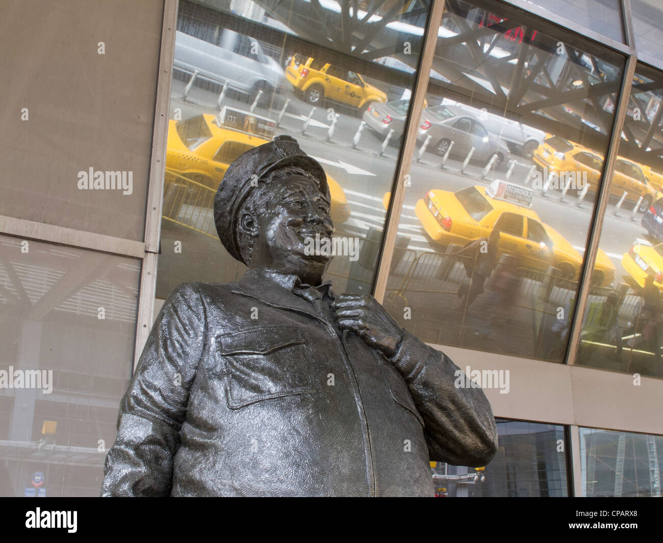 Ralph Kramden statua, Port Authority Bus Terminal, NYC Foto Stock