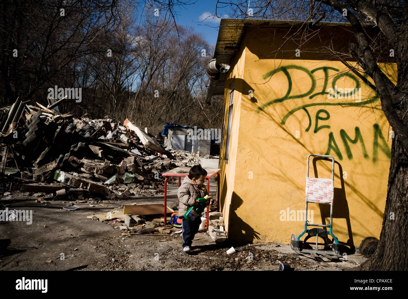 Gypsy bidonville di Puerta de Hierro, Madrid, Spagna. Essi si trovano di fronte gli sfratti e le loro case distrutte dal consiglio della città. Foto Stock